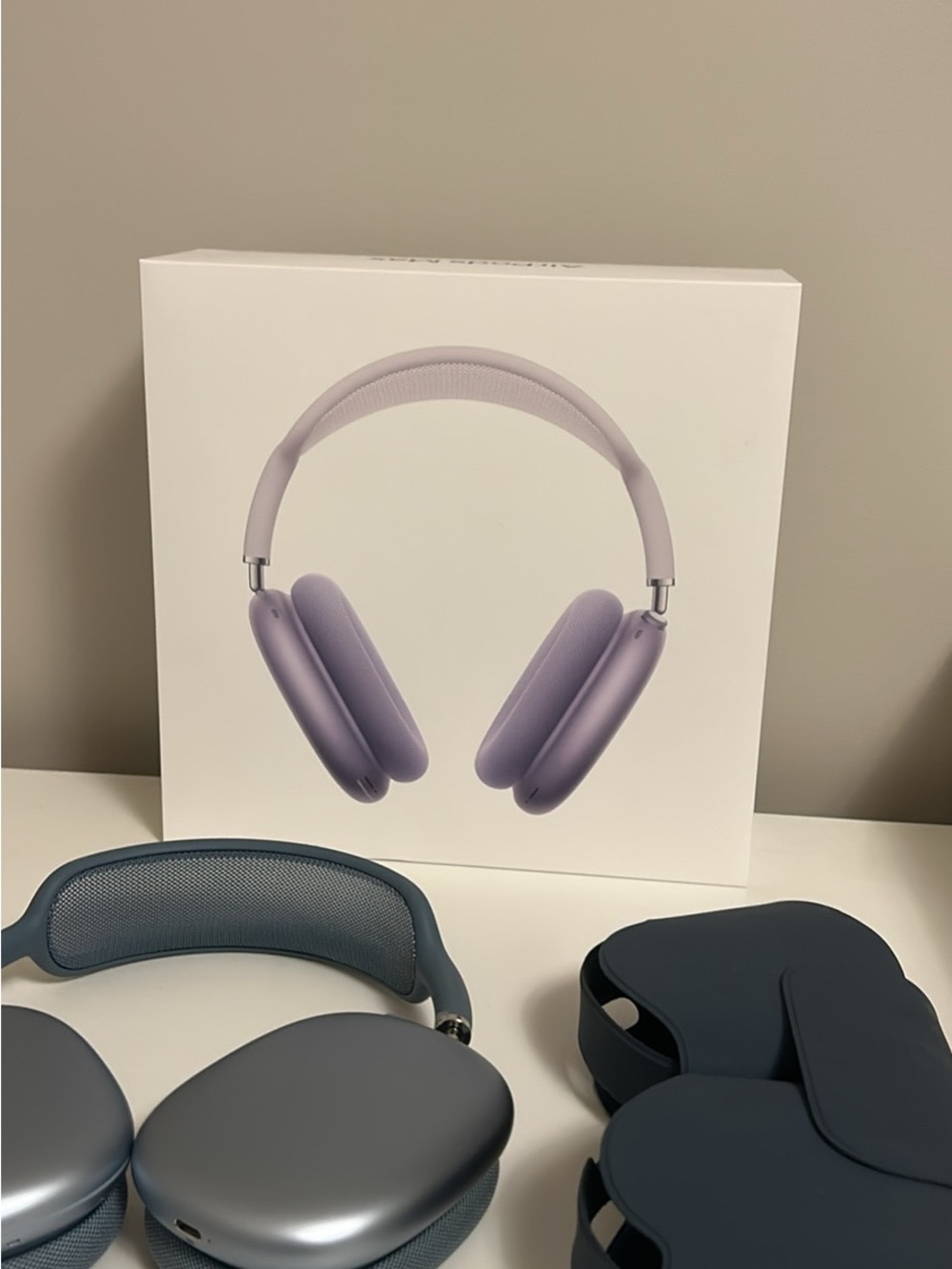 Apple AirPods Max (light blue) Comes in box with original apple packaging